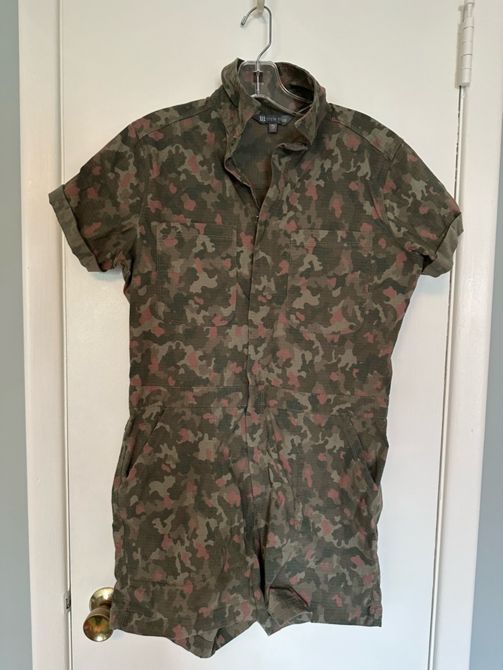 Women’s zip up camo romper with pockets!